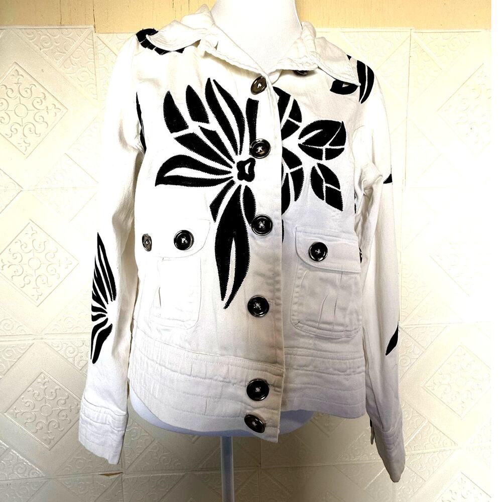 SKU2503 Alex Ken Designer Women's Large White Jacket Black Embroidery Made India
